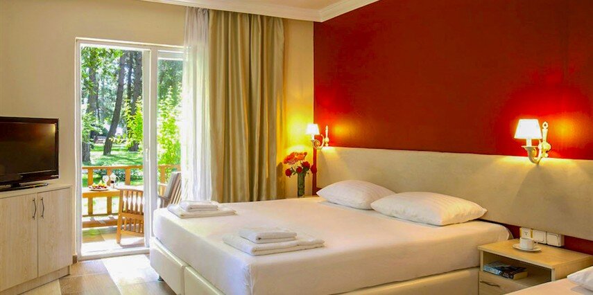 Bungalow Accessible King Size Bed