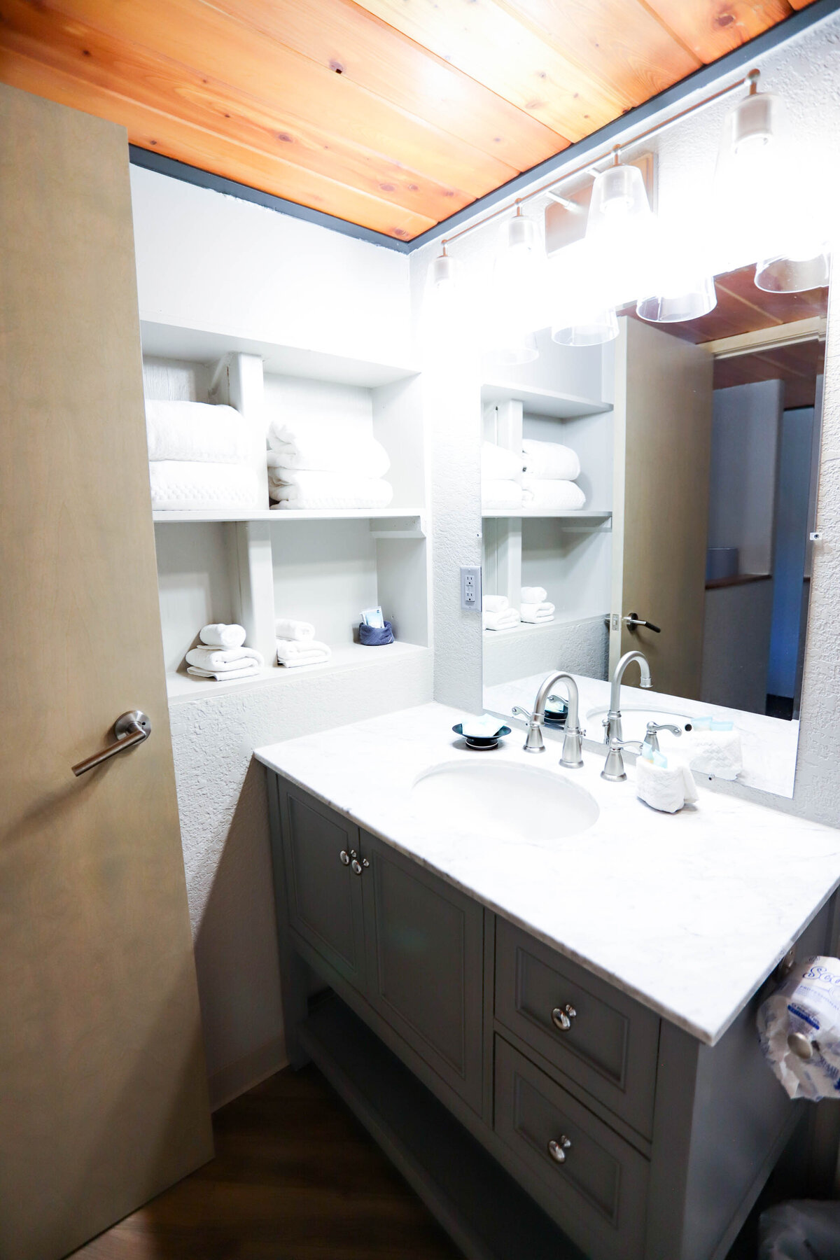 Double Single Deluxe Queen Bed