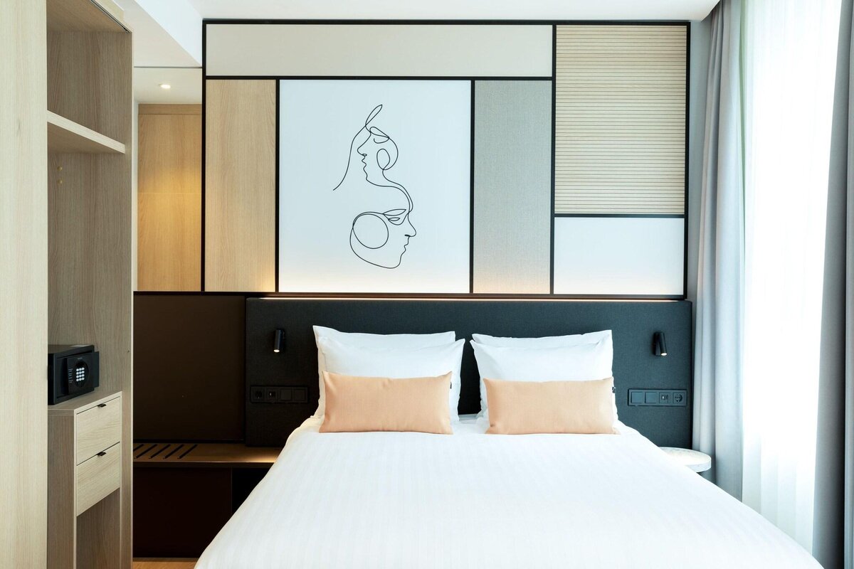 Studio Queen Size Bed