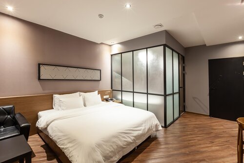 Brown Dot Hotel Beomil