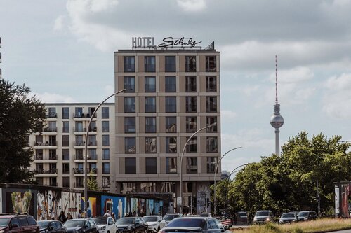 Schulz Hotel Berlin Wall At The East Side Gallery