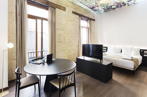 One Shot Mercat 09 Hotel