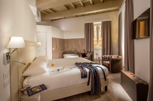 GCF LUXURY SUITES, Guest House