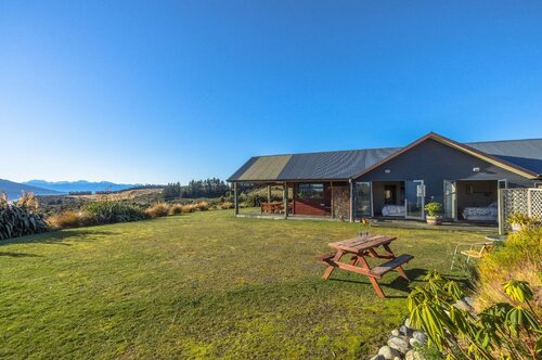 Loch Vista Lake View Villa Accommodation