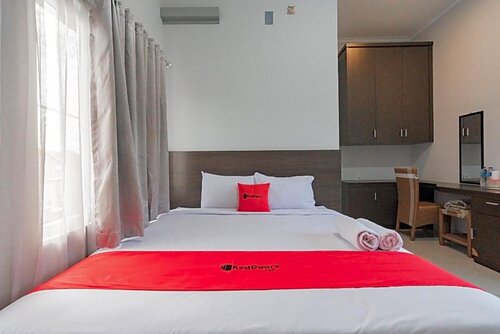 Formerly RedDoorz Syariah Plus @ Tuparev Cirebon 3