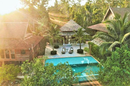 Royal Train Garden Resort by ZUZU