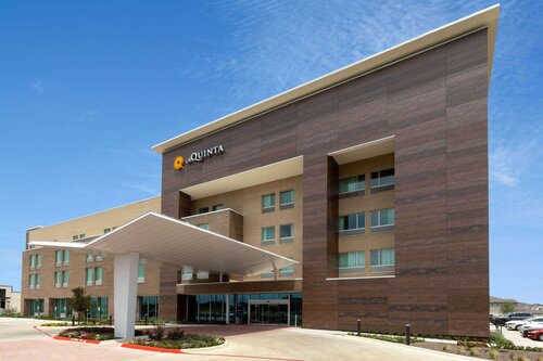 La Quinta Inn & Suites Round Rock near Kalahari