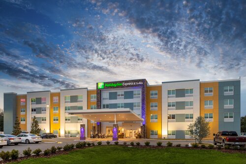 Holiday Inn Express & Suites Wildwood – The Villag