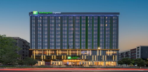 Holiday Inn Express Shenzhen Longhua
