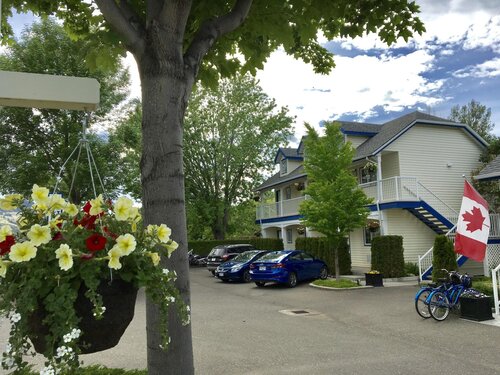 Lakeside Country Inn