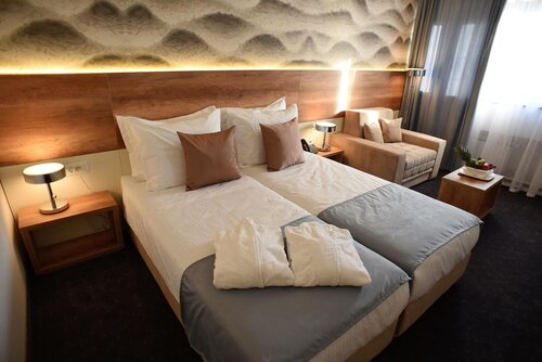 Santiny Hotel & Restaurant