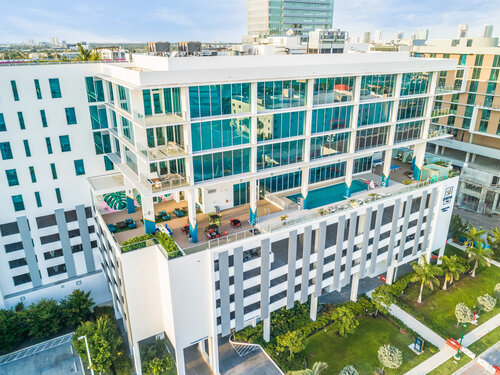 Serena Hotel Aventura, Tapestry Collection