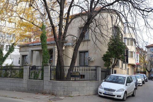 The English Guest-House