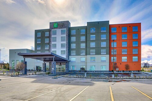 Holiday Inn Express & Suites Calgary Airport Trail