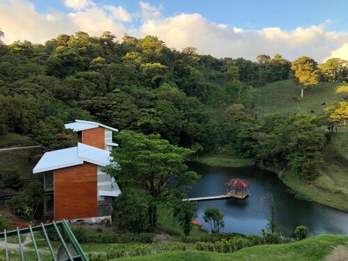 Burbi Lake Lodge Monteverde