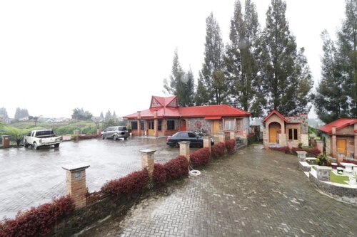 Alloyna Country Cottage by ZUZU