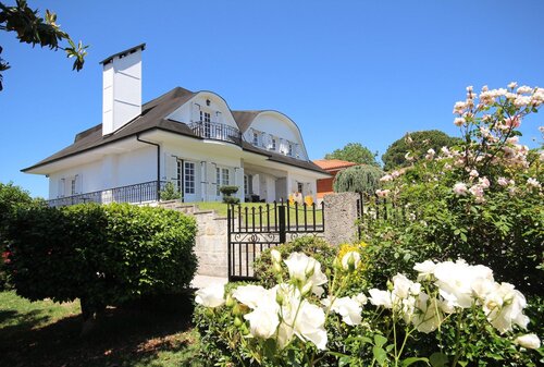 Villa Branca Barreiros Bed & Breakfast