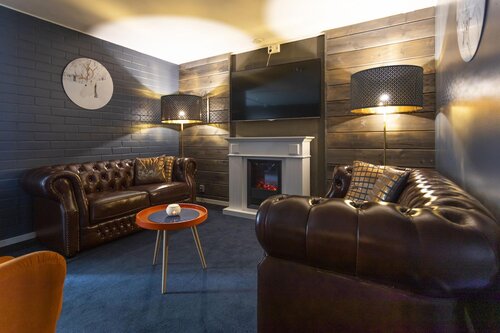 Golden Circle Suites