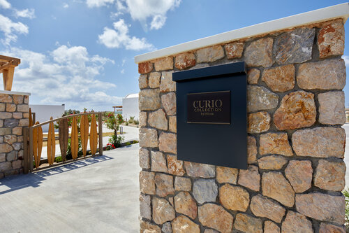 Sea Breeze Santorini Beach Resort, Curio Collectio