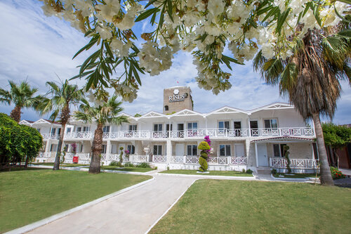 Risus Beach Resort Hotel