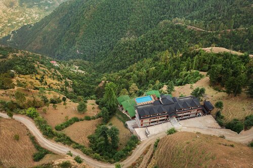 Justa Cliffend Resort & Spa, Mashobra