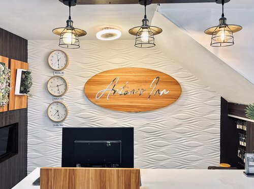 Anton's Inn