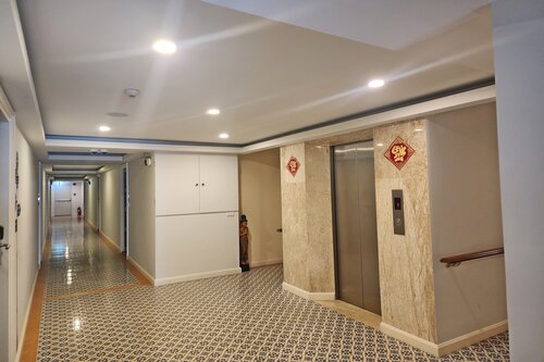 J Place Hotel by ZUZU