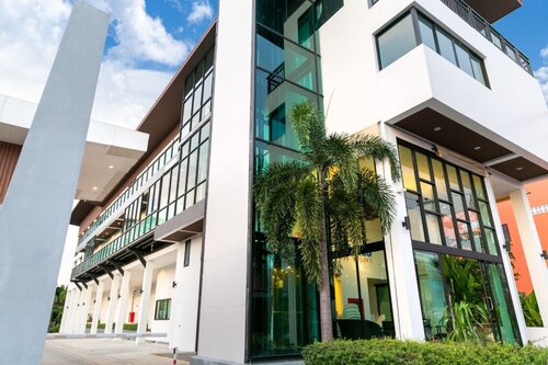 The Thames Pool Access Resort Sha+ By Zuzu