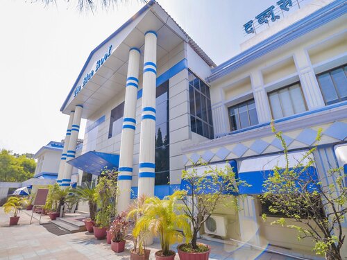 Capital O 23137 Blue Roof