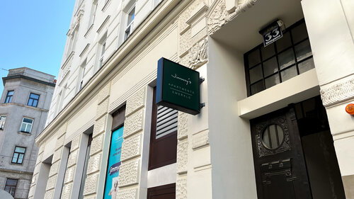 Jimmy's Apartments Emerald