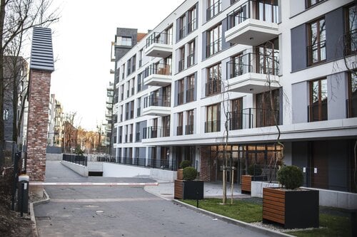 Glass House Hot Tub Apartments