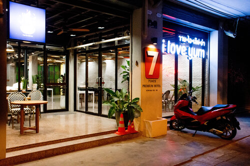 7 Days Premium at Icon Siam Station