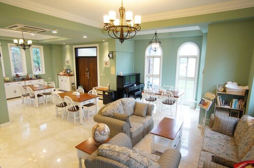 Dancing Butterfly Family Inn