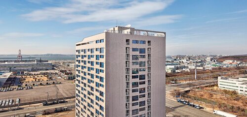 Westernbay Marina Hotel