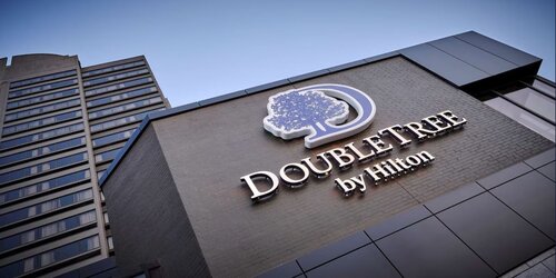 DoubleTree by Hilton Windsor Hotel & Suites
