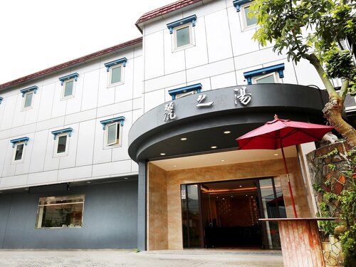 Gorgeous Hot Spring Resort