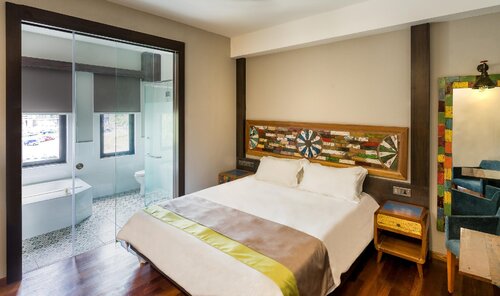 Treasures Hotel and Suites