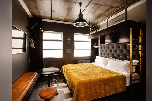 R13 - A Townhouse Hotel