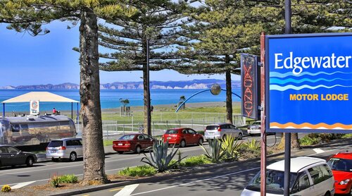 Edgewater Motor Lodge