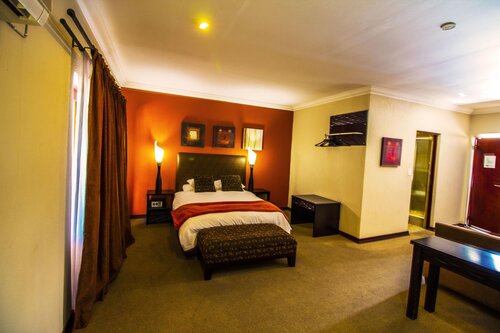 Coyotes Hotel And Conference Centre