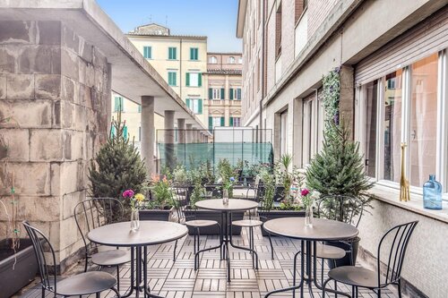 AwesHome - Hanging Gardens