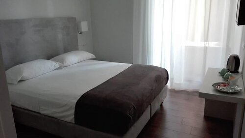 Eighty Four Luxury Rooms