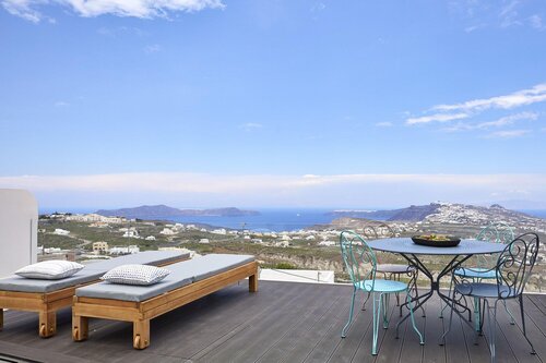 White and Co. La Torre Suites