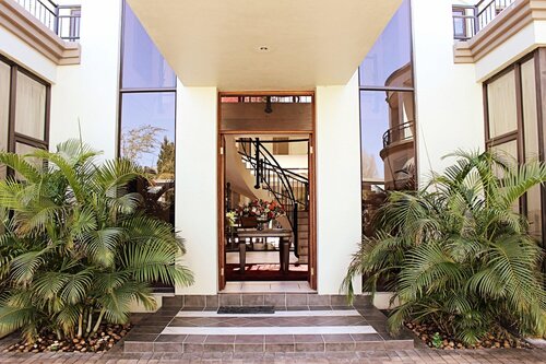 Casa Flora Guesthouse