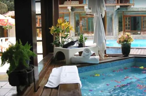 Casa Encantada Hotel & Suites