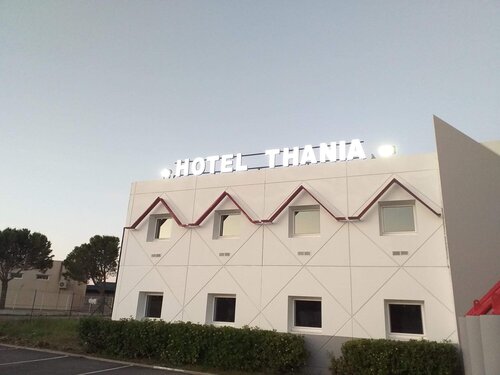 Hotel Thania