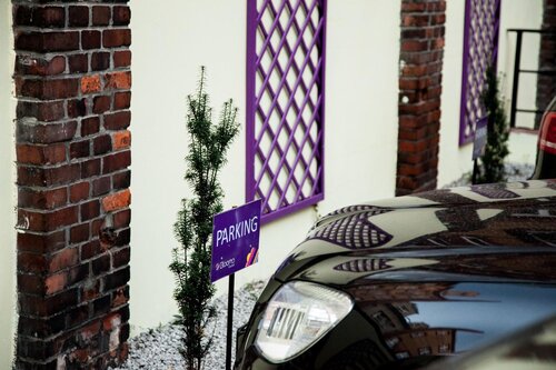 Blooms Inn & Apartments