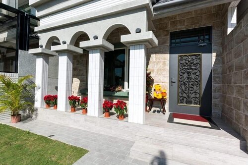 Pandora Elevator B&B