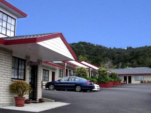 Bks Pohutukawa Lodge