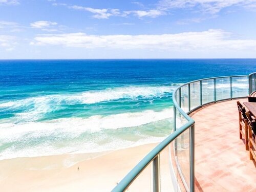 The Waterford On Main Beach